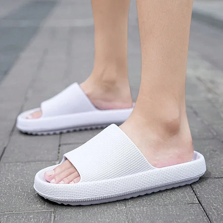 Cloud Slippers for Women and Men，Pillow Slippers Thicken Sole Cloud Cushion Slides Super Comfy Soft Foam Slides Non Slip Shower Bathroom Slides Sandals